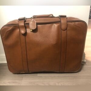 VINTAGE BRAND LUGGAGE 🧳